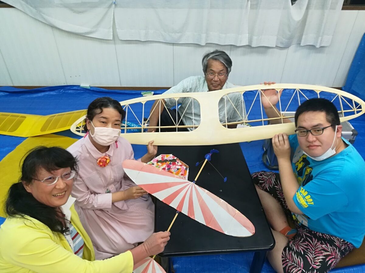 新品 おおでゆかこ 原画「飛行機」 Amazon.co.jp: 古本 旅客機 青木日出雄著 D‐4 カラーブックス